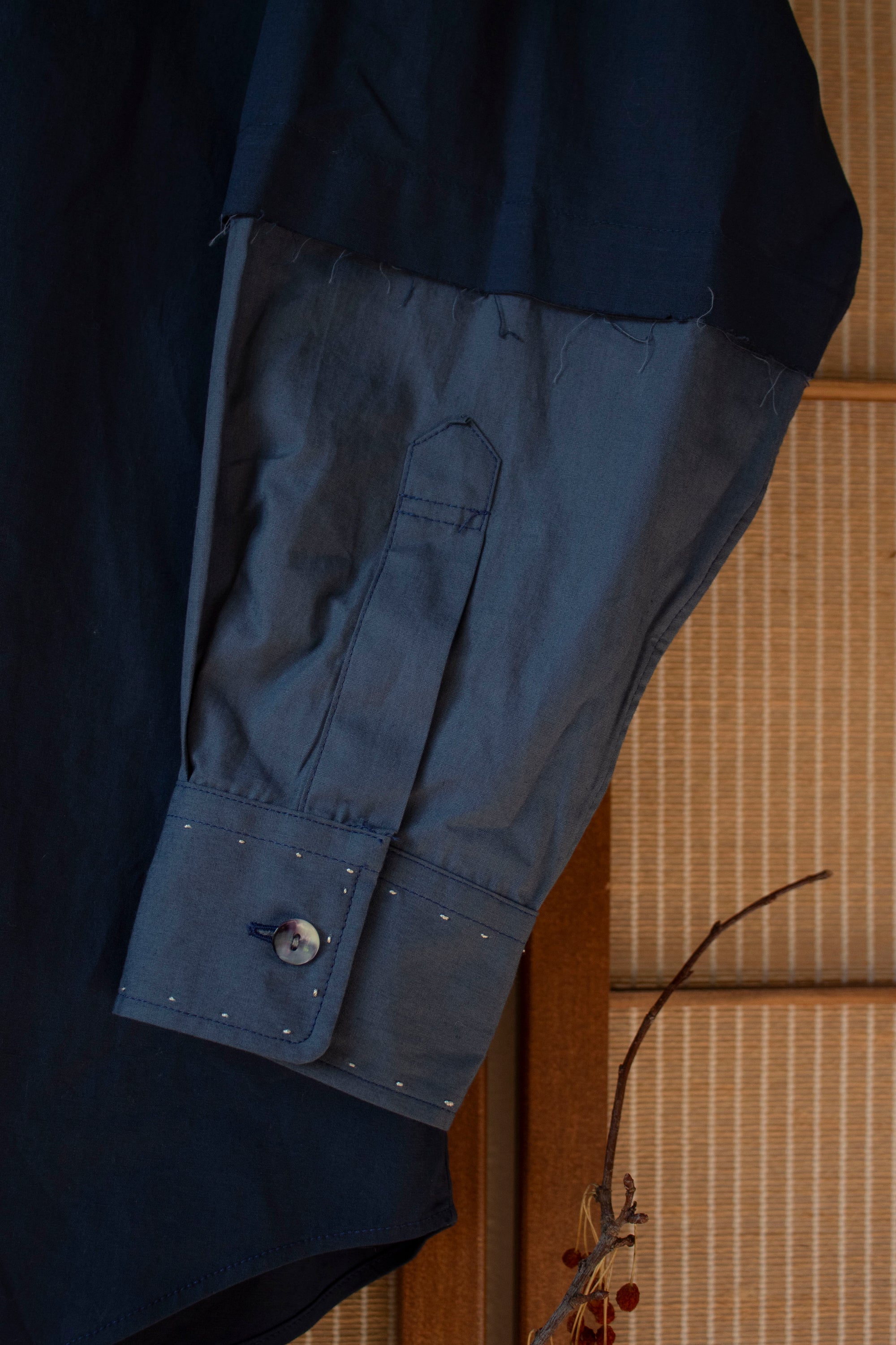 N° 296 paneled sleeve shirt - umi blue/sora blue - M